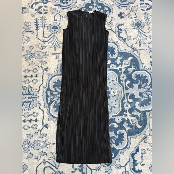 Le’Al.X Dresses & Skirts - LE’AL.X NWOT Black Sleeveless Maxi Dress Fully Pleated Stretch Elegant Sz Small